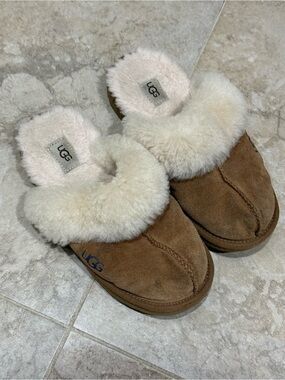 UGG Kids Chestnut Suede Shearling-Lined Slip-On Slippers